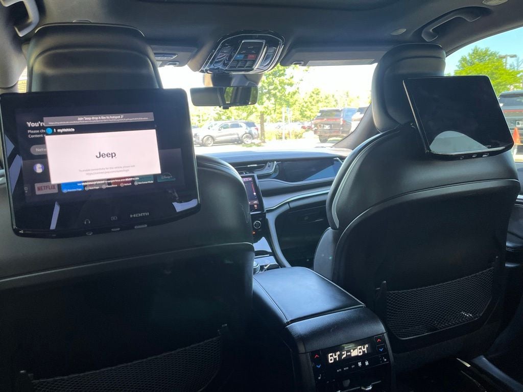 2023 Jeep Grand Cherokee L Overland 4WD | Pano Roof | BLIS | Entertain Pkg