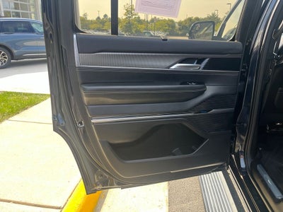 2023 Jeep Grand Wagoneer Series II 4WD | Flexible Seating Pkg | 28T Obsidian Pkg