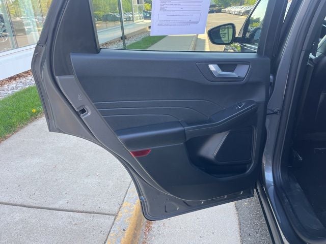 2025 Ford Escape Hybrid Platinum AWD | Nav | Pano Roof | BLIS | Remote Start