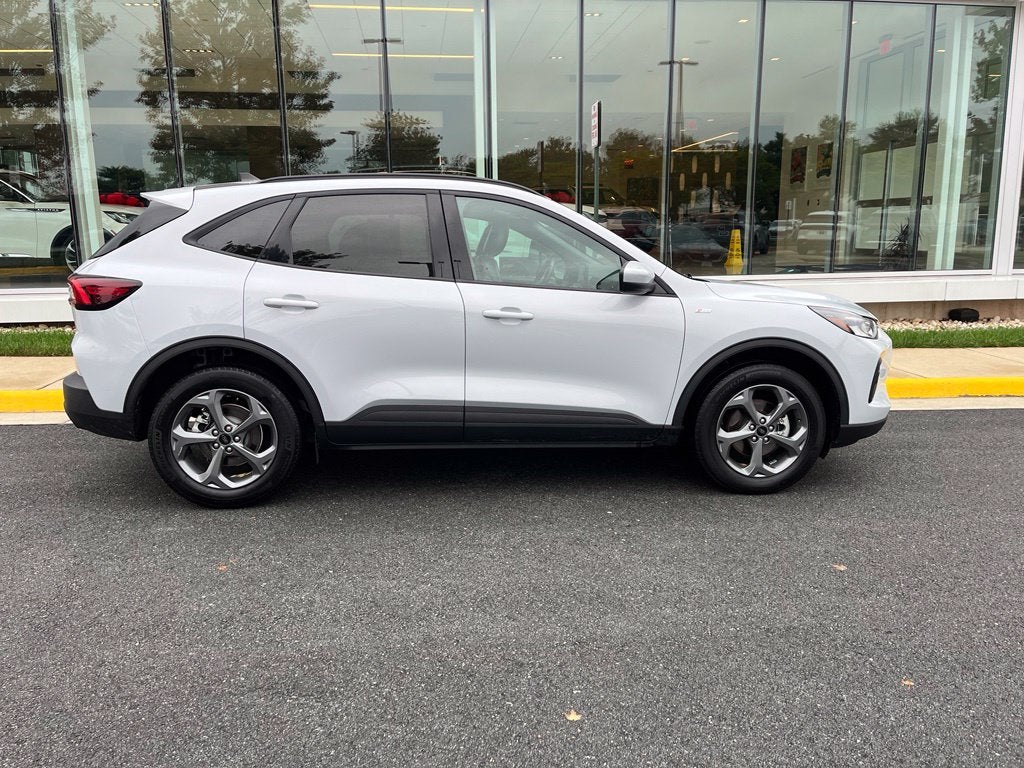 2025 Ford Escape ST-Line Select AWD | CarPlay/Android Auto | BLIS | Htd Front Seat