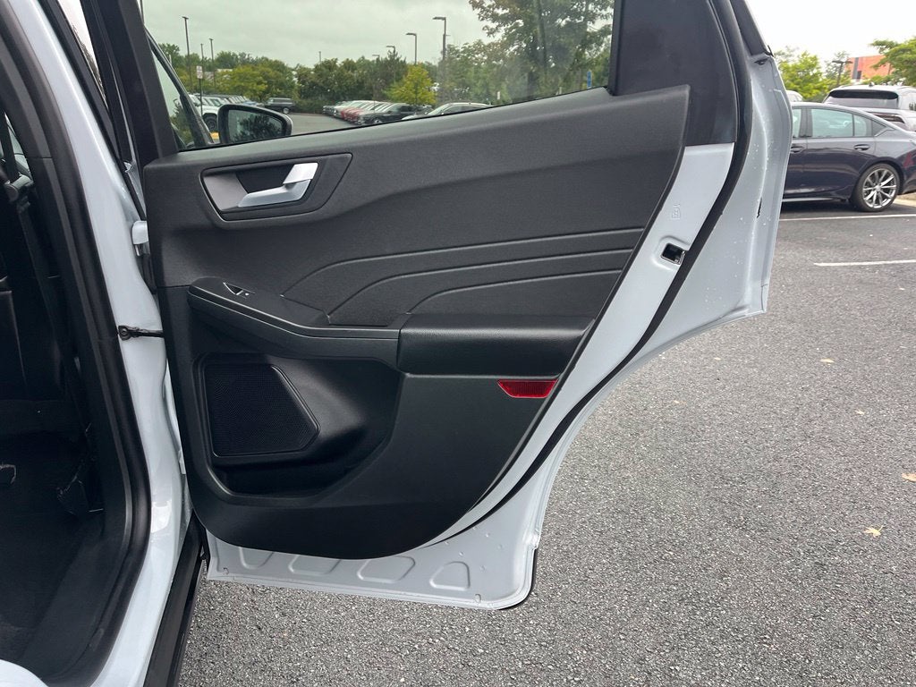 2025 Ford Escape ST-Line Select AWD | CarPlay/Android Auto | BLIS | Htd Front Seat