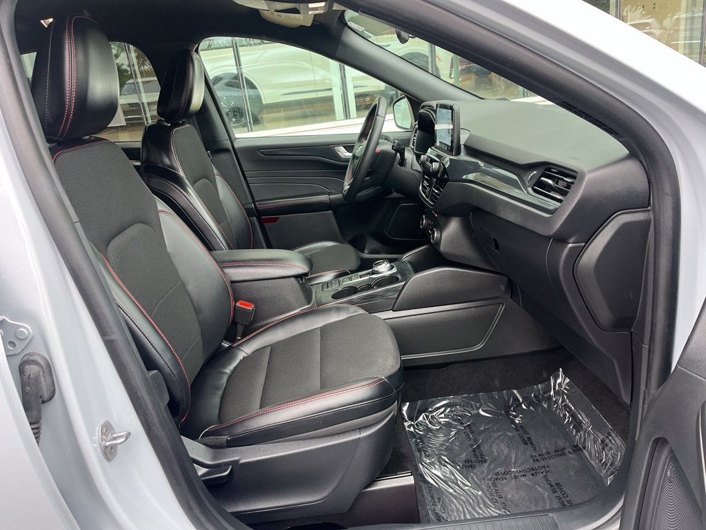 2025 Ford Escape ST-Line Select AWD | CarPlay/Android Auto | BLIS | Htd Front Seat