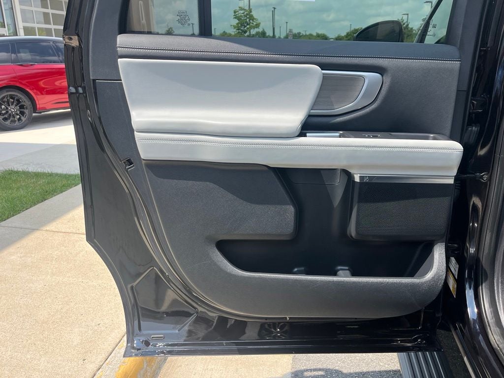 2025 Ford Expedition Max Platinum 4x4 | Pano Roof | BLIS | HD Tow Pkg