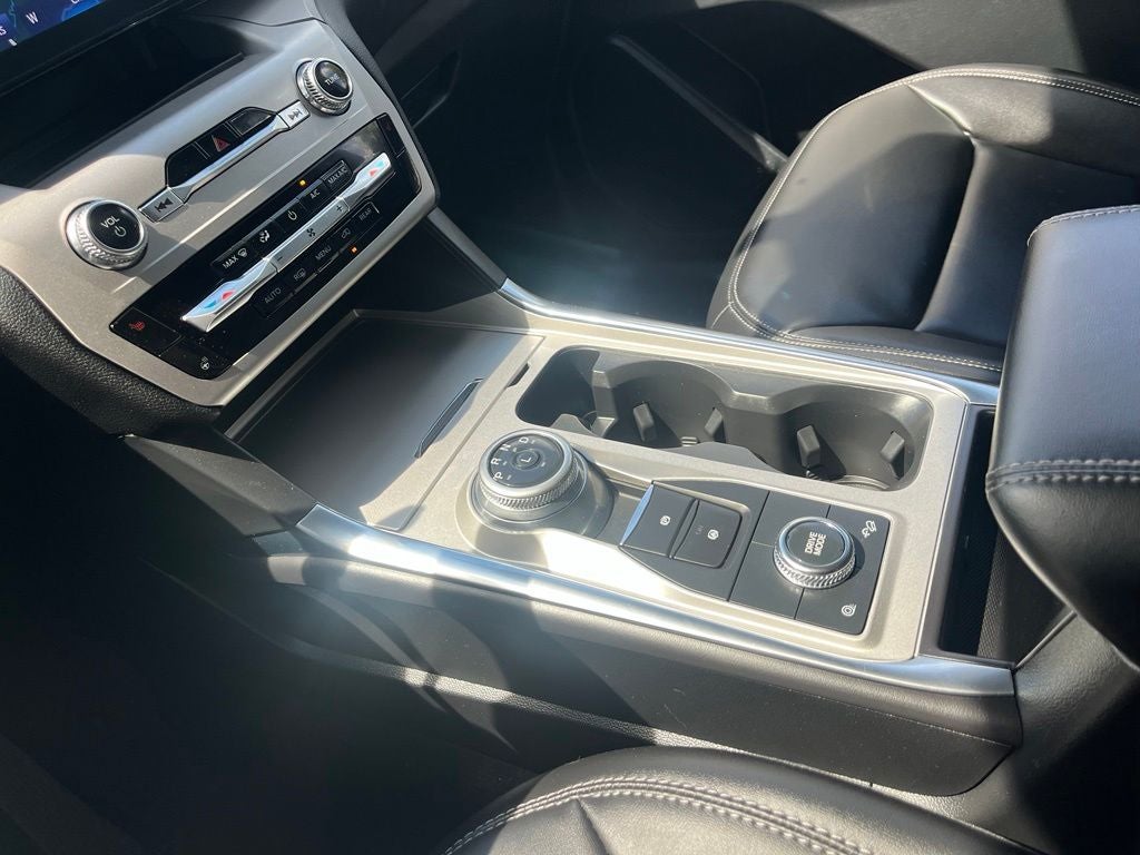2023 Ford Explorer XLT 4WD | Pano Roof | BLIS | CoPilot360 Assist+