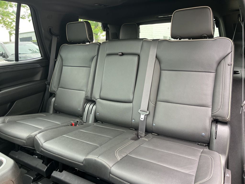 2023 GMC Yukon SLT 4WD | Dual Moonroof | 22" Gloss Black Wheels