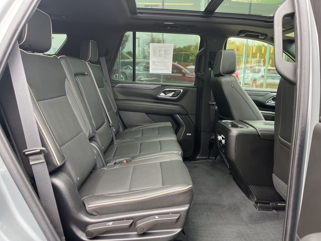 2023 GMC Yukon SLT 4WD | Dual Moonroof | 22" Gloss Black Wheels