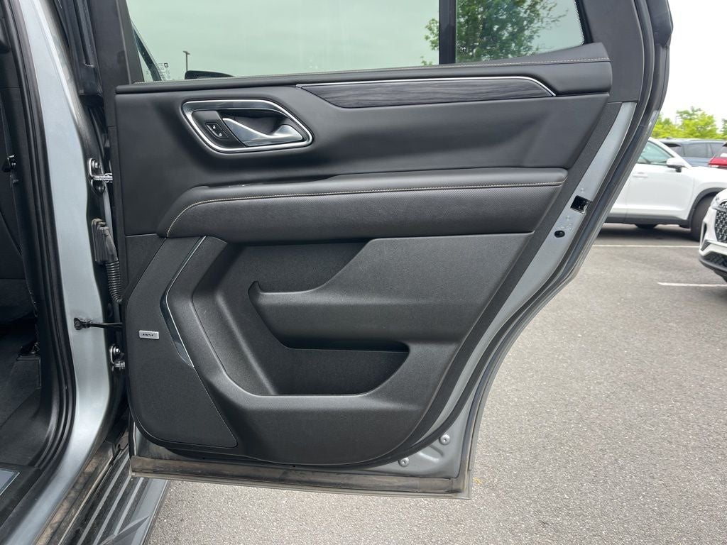 2023 GMC Yukon SLT 4WD | Dual Moonroof | 22" Gloss Black Wheels