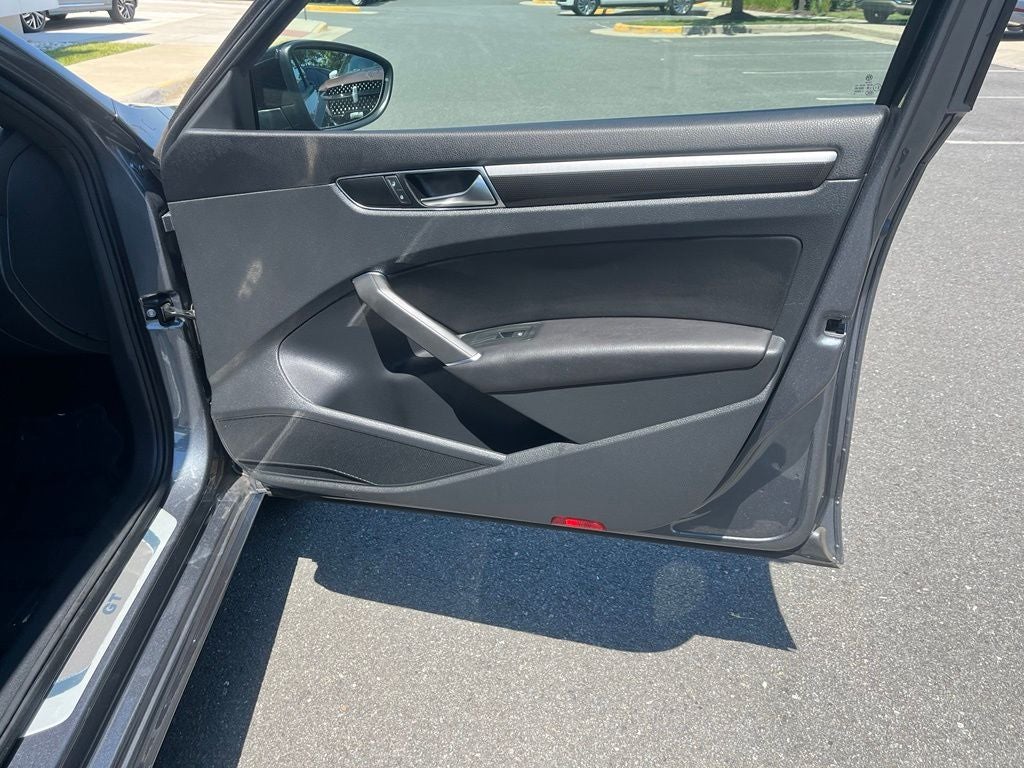 2018 Volkswagen Passat 3.6L V6 GT | Moonroof | Heated Seats