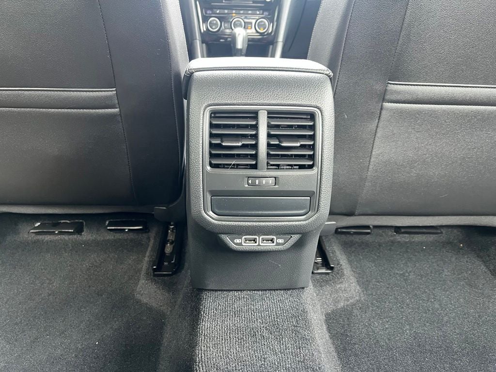 2022 Volkswagen Passat 2.0T SE | Moonroof | BLIS | CarPlay/Android Auto