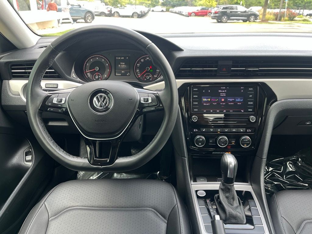2022 Volkswagen Passat 2.0T SE | Moonroof | BLIS | CarPlay/Android Auto