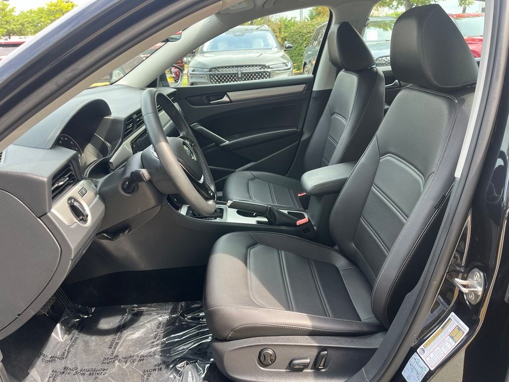 2022 Volkswagen Passat 2.0T SE | Moonroof | BLIS | CarPlay/Android Auto