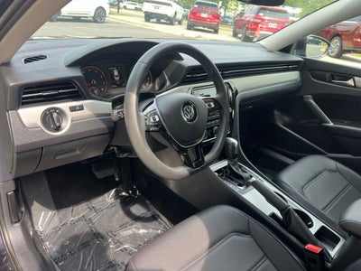 2022 Volkswagen Passat 2.0T SE | Moonroof | BLIS | CarPlay/Android Auto