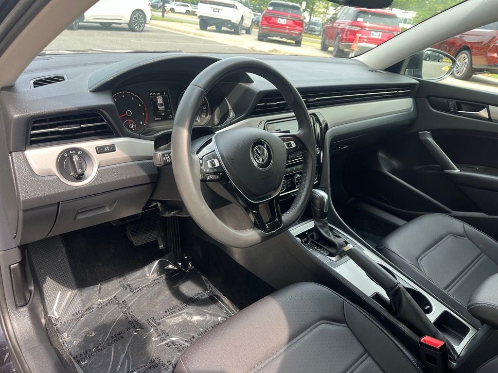 2022 Volkswagen Passat 2.0T SE | Moonroof | BLIS | CarPlay/Android Auto