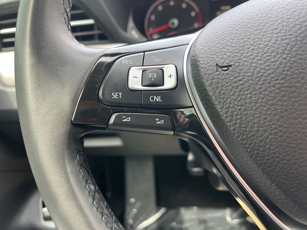 2022 Volkswagen Passat 2.0T SE | Moonroof | BLIS | CarPlay/Android Auto