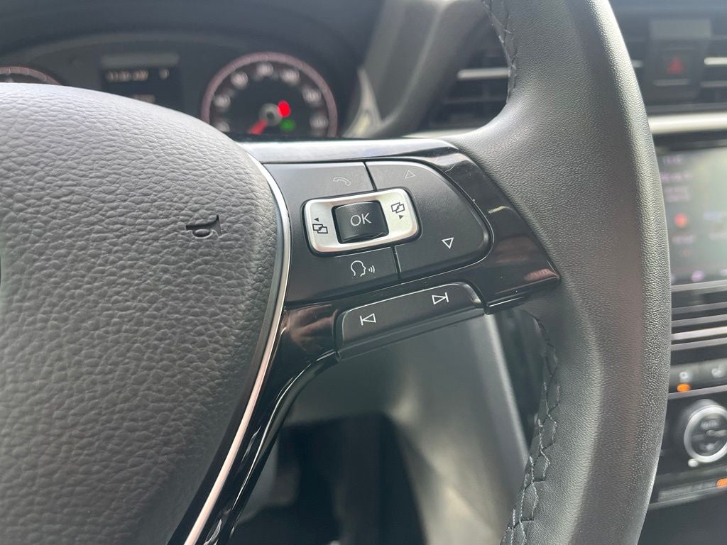 2022 Volkswagen Passat 2.0T SE | Moonroof | BLIS | CarPlay/Android Auto