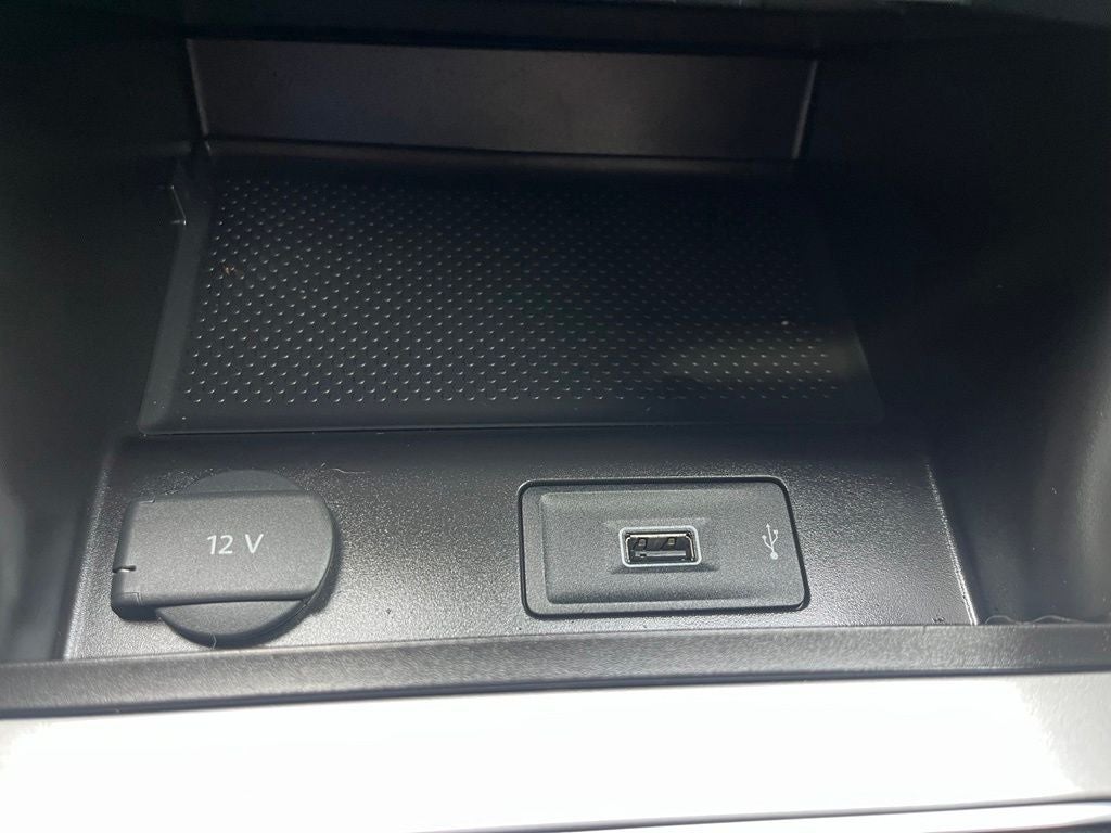 2022 Volkswagen Passat 2.0T SE | Moonroof | BLIS | CarPlay/Android Auto