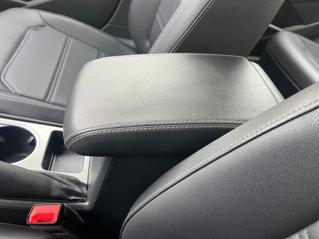 2022 Volkswagen Passat 2.0T SE | Moonroof | BLIS | CarPlay/Android Auto