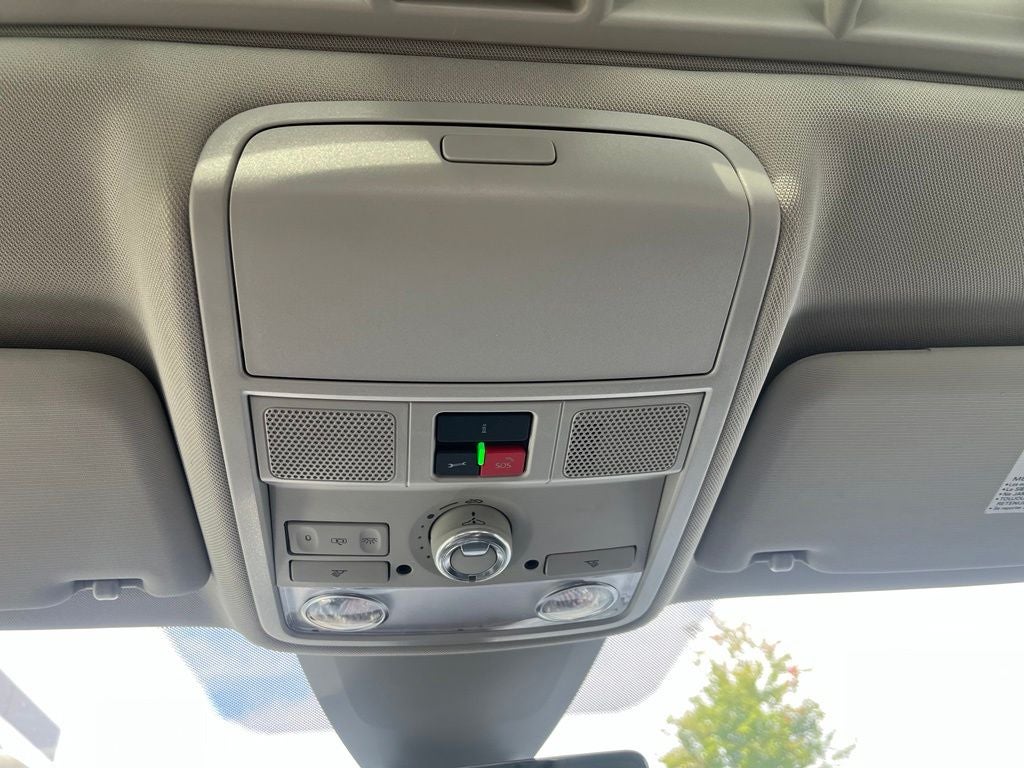 2022 Volkswagen Passat 2.0T SE | Moonroof | BLIS | CarPlay/Android Auto
