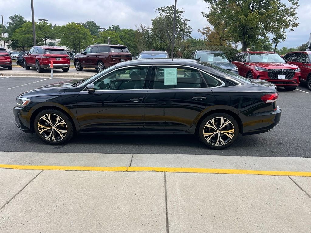 2022 Volkswagen Passat 2.0T SE | Moonroof | BLIS | CarPlay/Android Auto