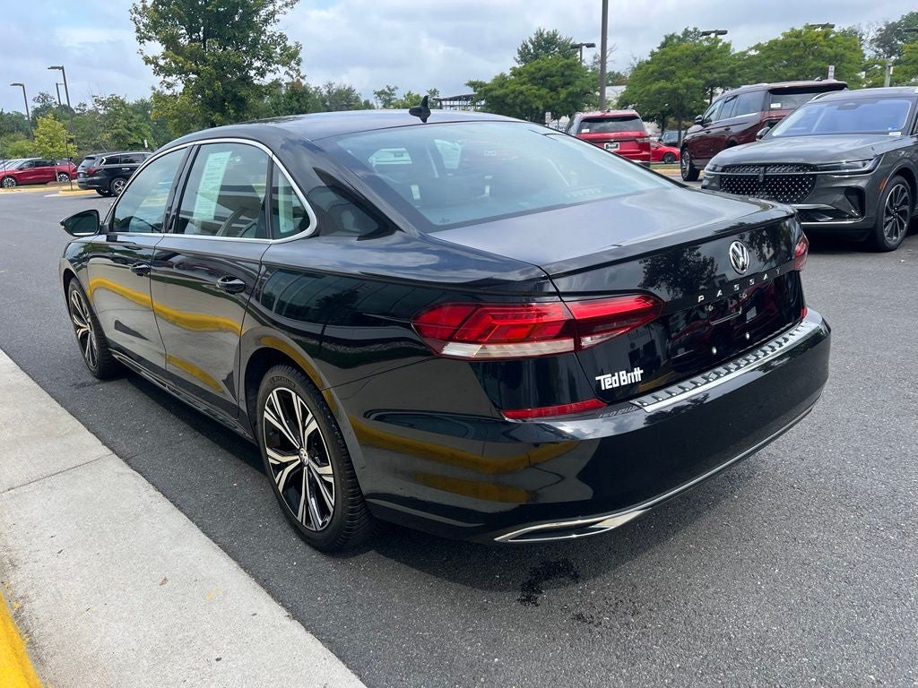 2022 Volkswagen Passat 2.0T SE | Moonroof | BLIS | CarPlay/Android Auto