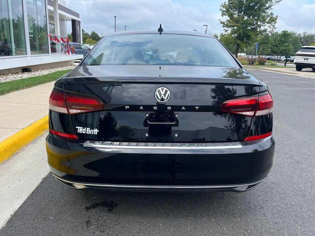 2022 Volkswagen Passat 2.0T SE | Moonroof | BLIS | CarPlay/Android Auto