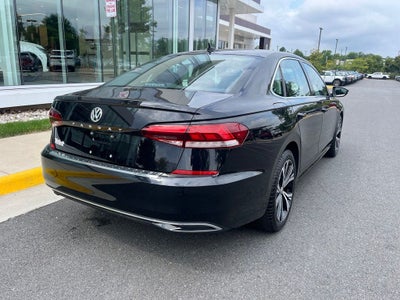 2022 Volkswagen Passat 2.0T SE | Moonroof | BLIS | CarPlay/Android Auto