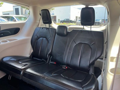 2022 Chrysler Pacifica Hybrid Touring L | 360 Cam | BLIS | Adaptive Cruise