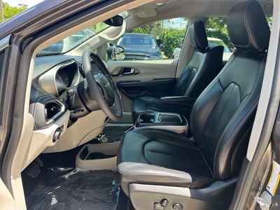 2022 Chrysler Pacifica Hybrid Touring L | 360 Cam | BLIS | Adaptive Cruise