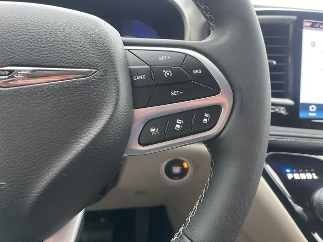 2023 Chrysler Pacifica Hybrid Touring L | Safety Pack | Adaptive Cruise | Remote Start |