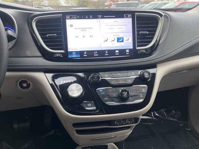 2023 Chrysler Pacifica Hybrid Touring L | Safety Pack | Adaptive Cruise | Remote Start |