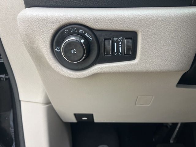 2023 Chrysler Pacifica Hybrid Touring L | Safety Pack | Adaptive Cruise | Remote Start |