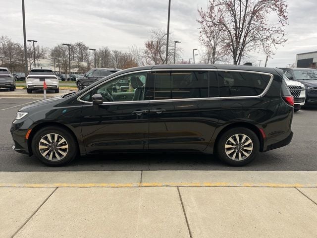 2023 Chrysler Pacifica Hybrid Touring L | Safety Pack | Adaptive Cruise | Remote Start |