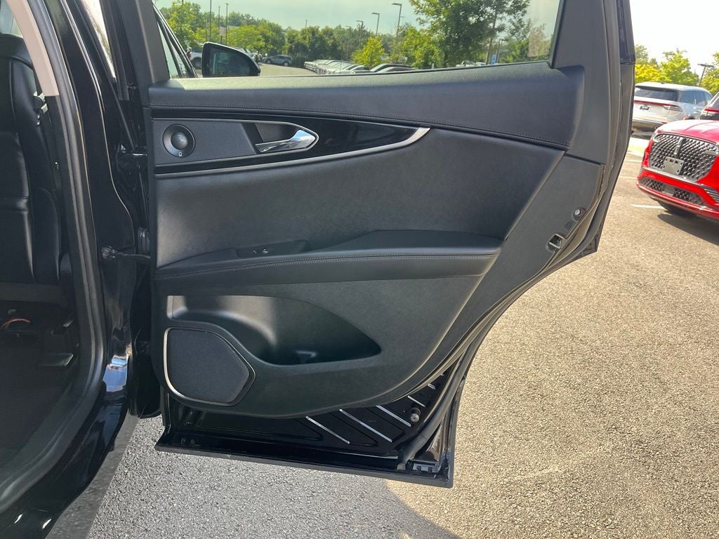 2023 Lincoln Nautilus Reserve AWD | Pano Roof | BLIS | Luxury Package