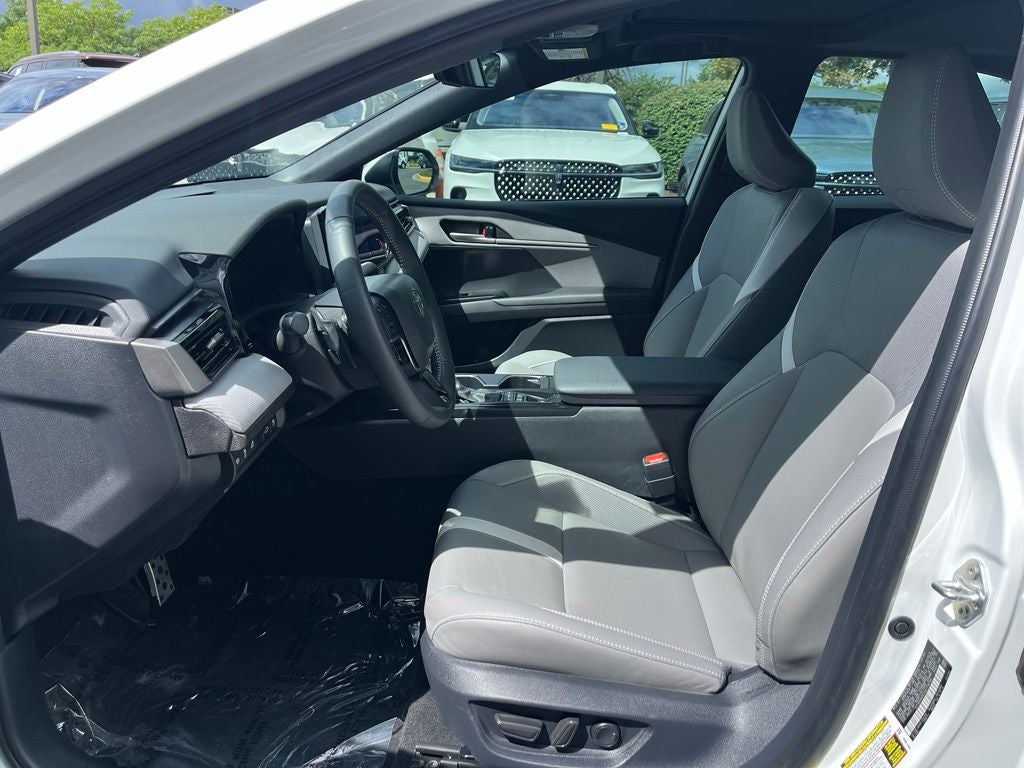 2025 Toyota Camry SE | Moonroof | BLIS | Convenience Pkg | Media Pkg