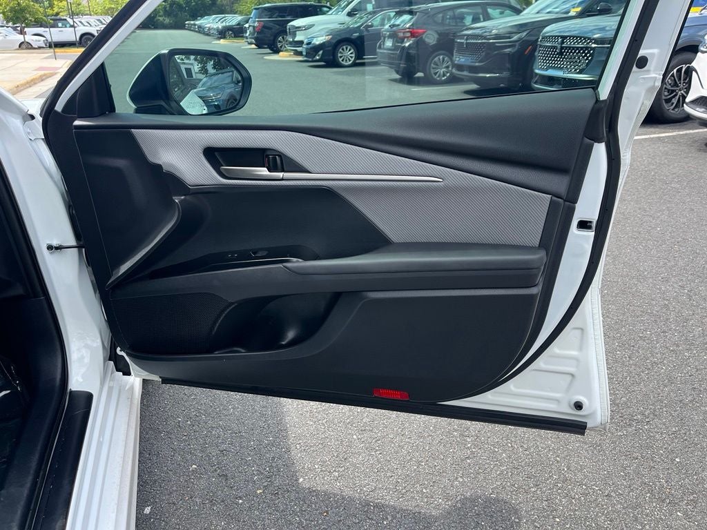 2025 Toyota Camry SE | Moonroof | BLIS | Convenience Pkg | Media Pkg