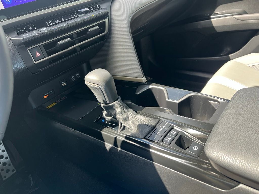 2025 Toyota Camry SE | Moonroof | BLIS | Convenience Pkg | Media Pkg