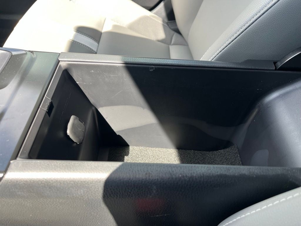 2025 Toyota Camry SE | Moonroof | BLIS | Convenience Pkg | Media Pkg