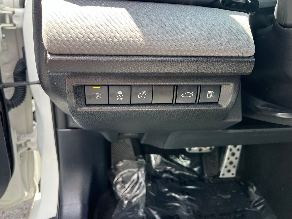 2025 Toyota Camry SE | Moonroof | BLIS | Convenience Pkg | Media Pkg