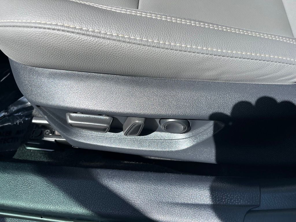 2025 Toyota Camry SE | Moonroof | BLIS | Convenience Pkg | Media Pkg