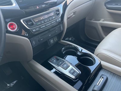 2016 Honda Pilot Touring AWD | Moonroof | Heated Seats | Power Lifgtgate