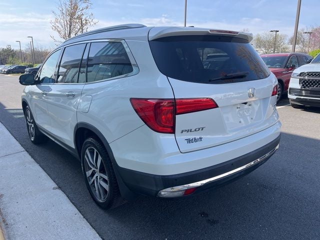 2016 Honda Pilot Touring AWD | Moonroof | Heated Seats | Power Lifgtgate