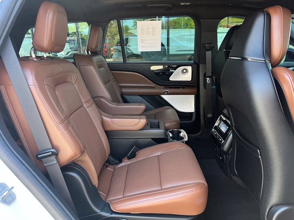 2024 Lincoln Aviator Reserve AWD | Luxury Pkg | Illumination Pkg | Pano Roof