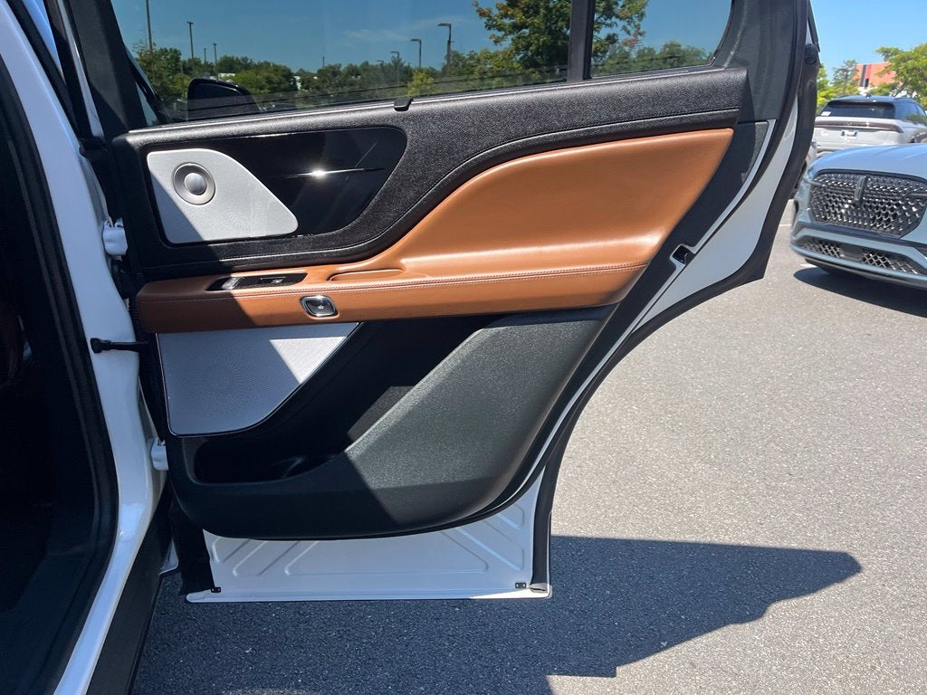 2024 Lincoln Aviator Reserve AWD | Luxury Pkg | Illumination Pkg | Pano Roof