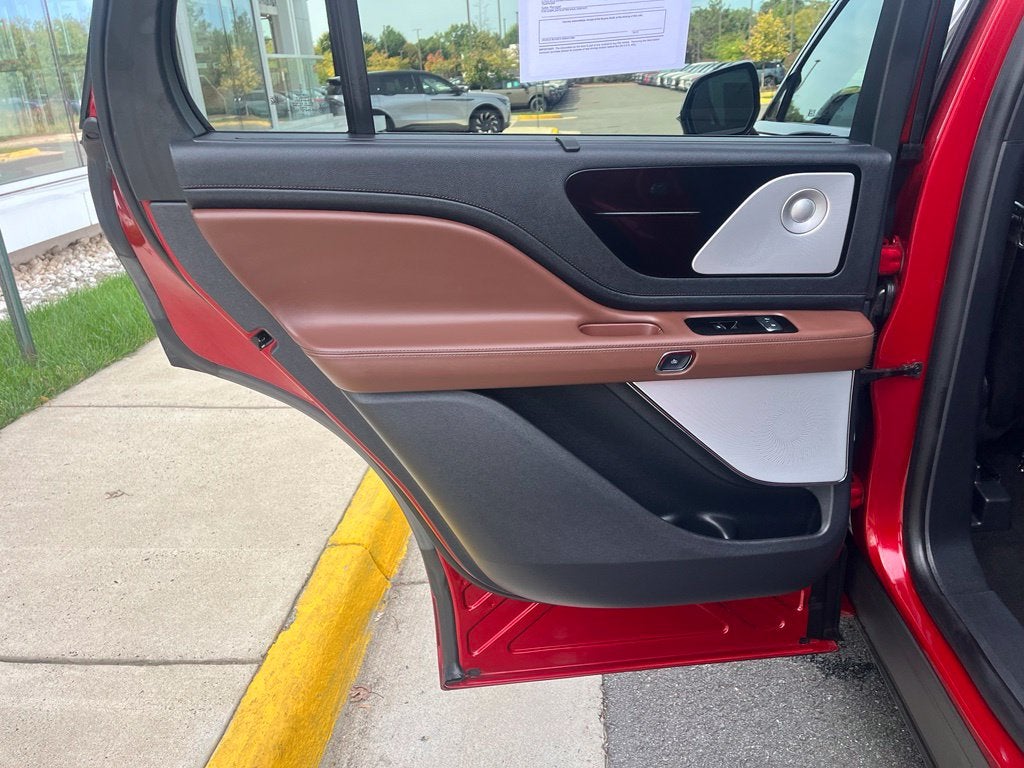 2025 Lincoln Aviator Reserve AWD | Pano Roof | 360 Cam | BLIS | Jet Pkg