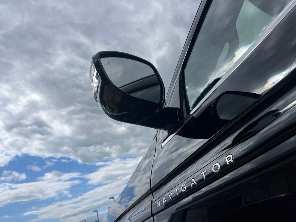 2025 Lincoln Navigator Black Label 4WD | Pano Roof | 360 Cam | BLIS | 24" Wheels