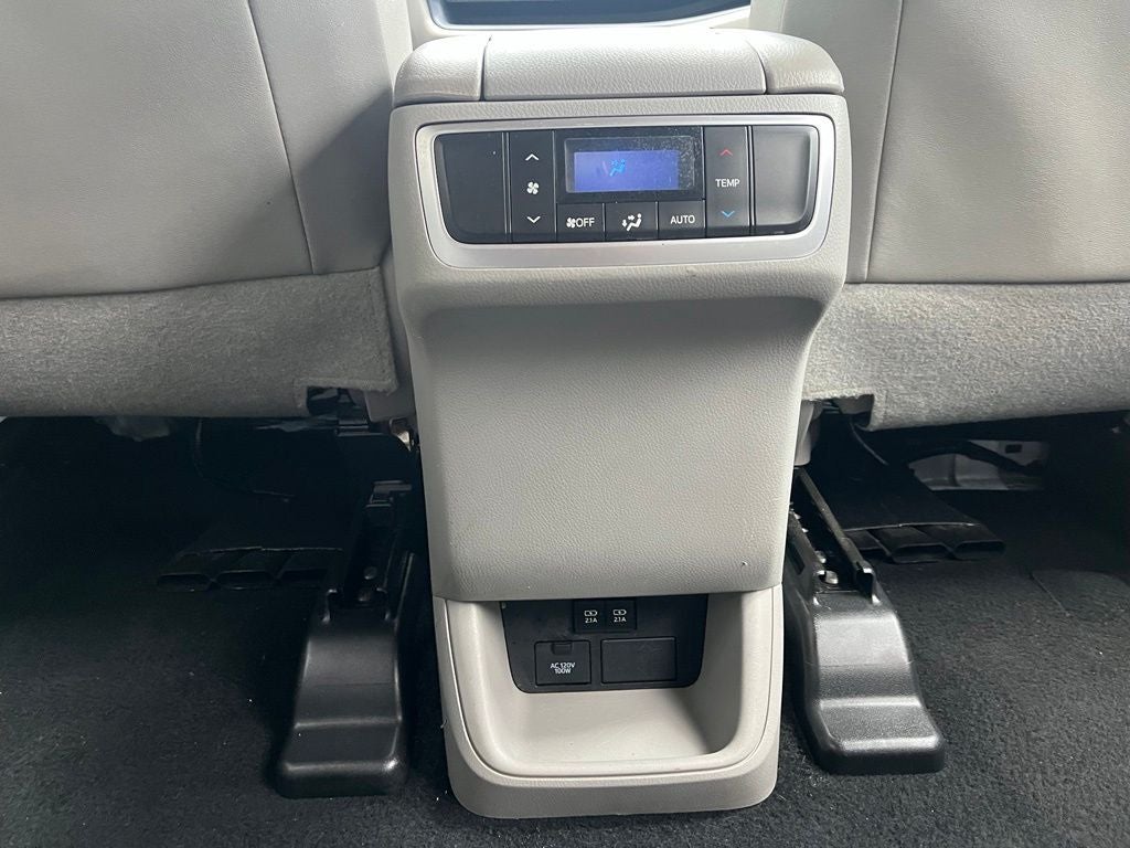 2018 Toyota Highlander XLE AWD | Nav | Sunroof | BLIS | Power Liftgate