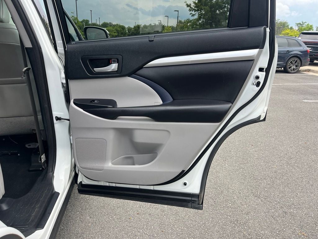 2018 Toyota Highlander XLE AWD | Nav | Sunroof | BLIS | Power Liftgate