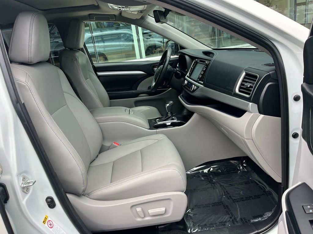 2018 Toyota Highlander XLE AWD | Nav | Sunroof | BLIS | Power Liftgate