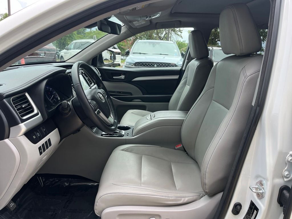 2018 Toyota Highlander XLE AWD | Nav | Sunroof | BLIS | Power Liftgate