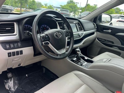 2018 Toyota Highlander XLE AWD | Nav | Sunroof | BLIS | Power Liftgate